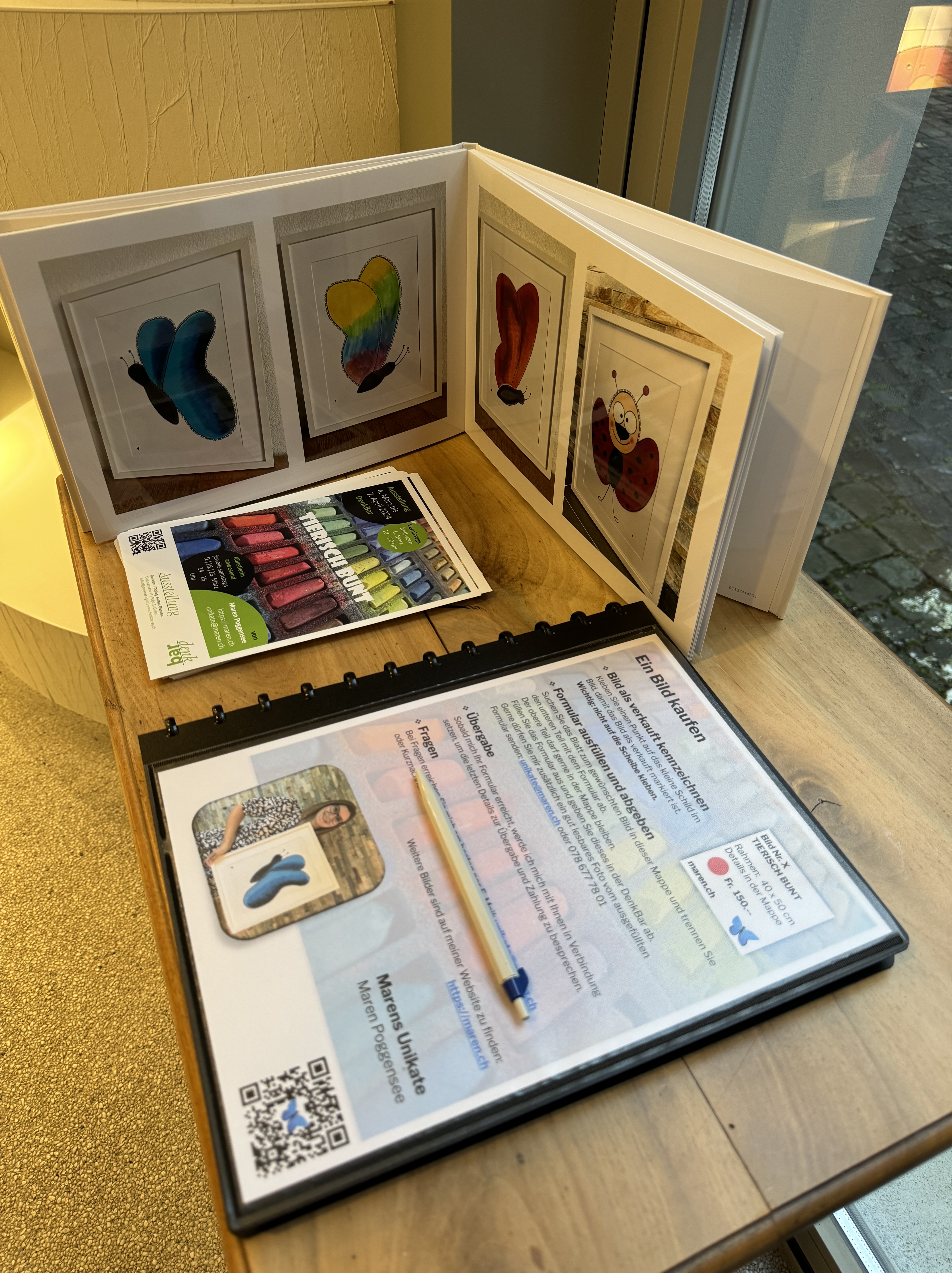 Bestellmappe, Fotobuch und Flyer für die Ausstellung TIERISCH BUNT