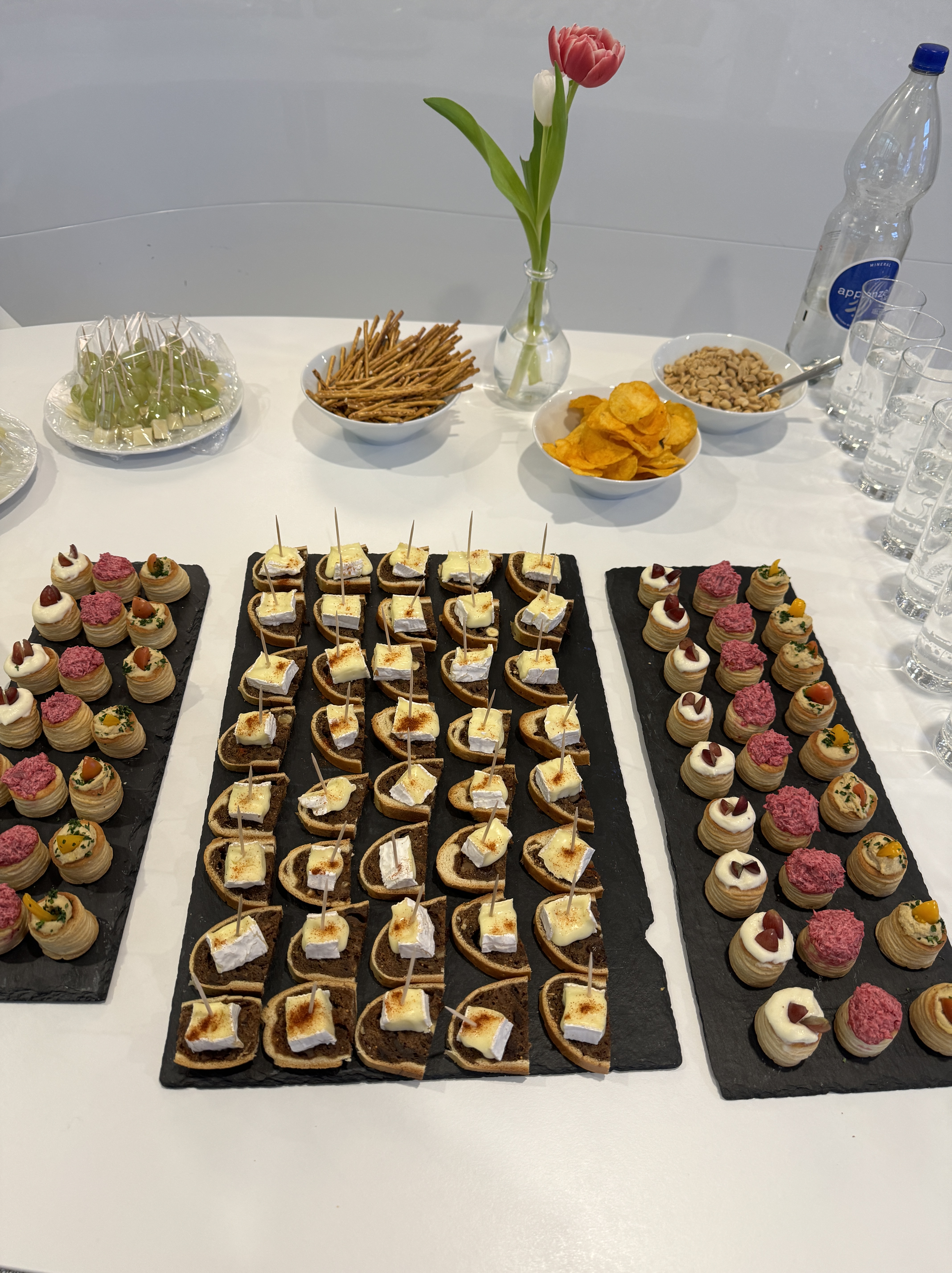 An der Vernissage wurden die Gäste mit Köstlichkeiten von der Denkbar verwöhnt.
